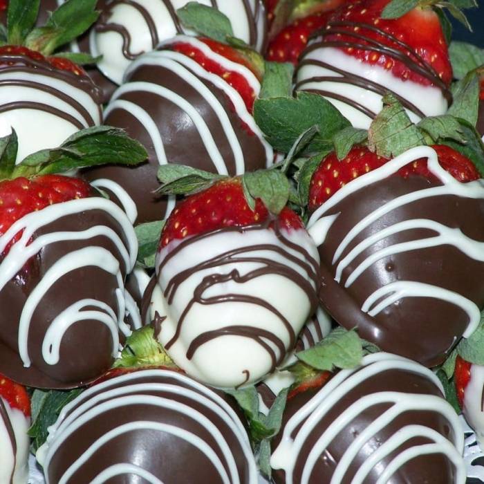 Chocolate Covered Strawberries  | The Caramel Factory  Gallery Image